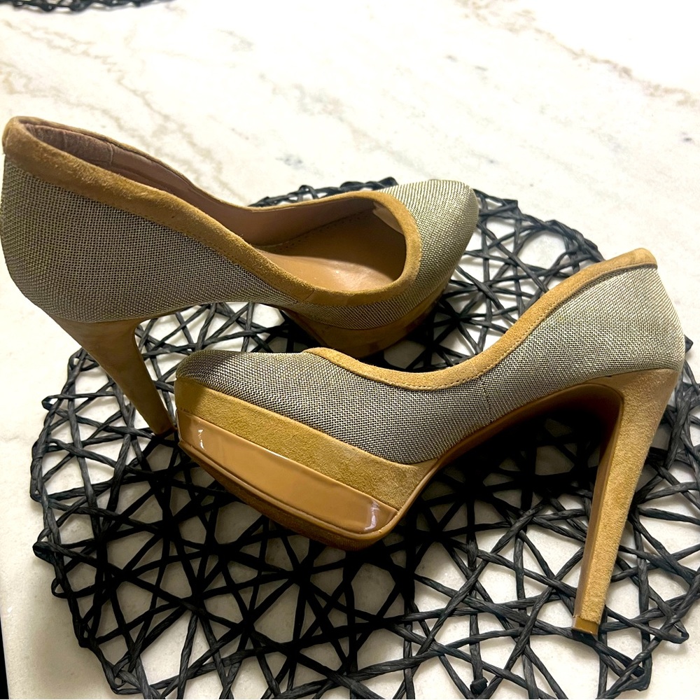 Size 9 1/2  Jessica Simpson 4 or 4 1/2 inch heels.